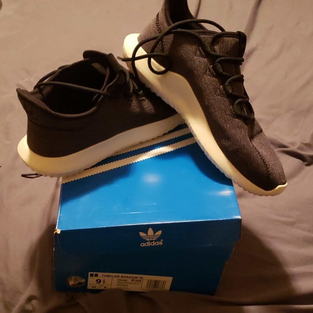 *NEW* Adidas tubular shadow